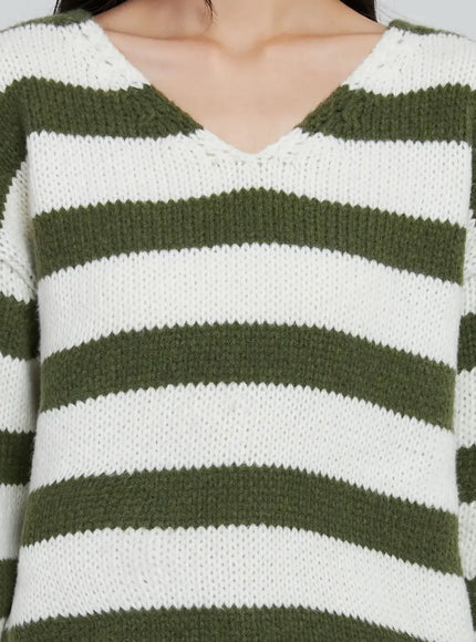 Striped V-neck Sweater IO530
