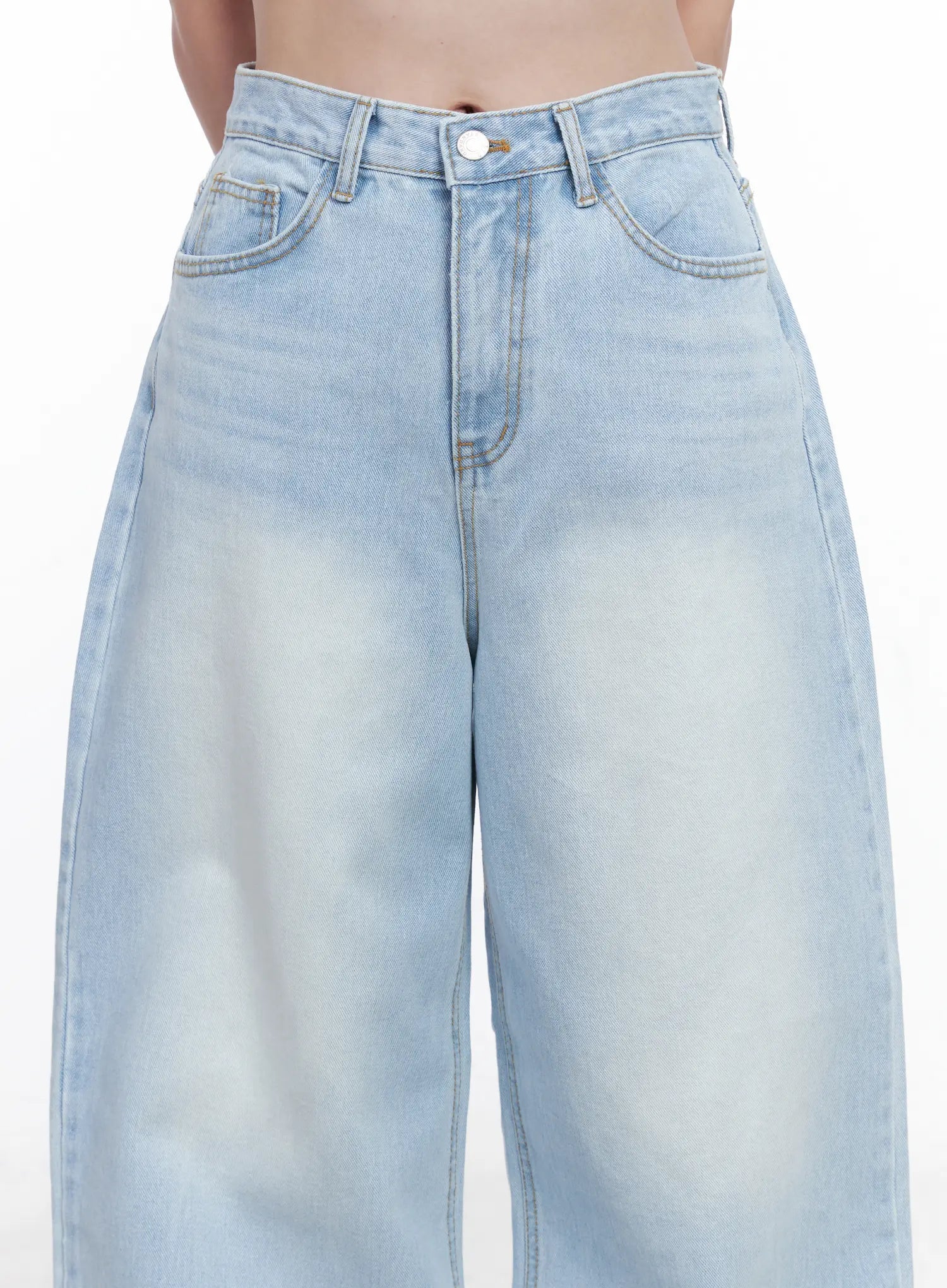 dana-wide-leg-light-wash-jeans-cg521