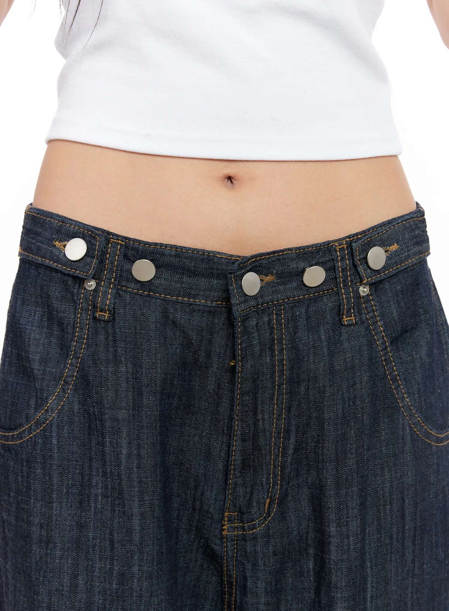 saebi-button-detail-jeans-cl528