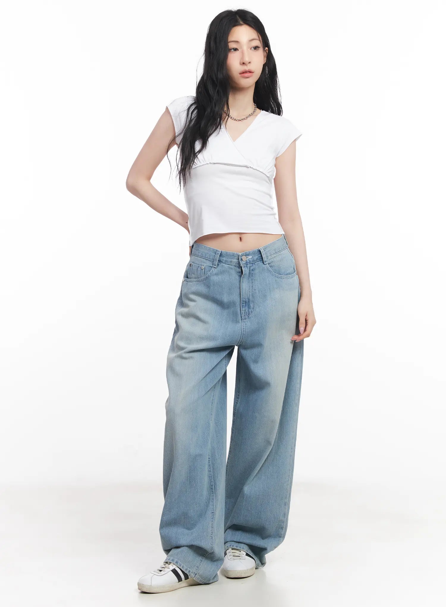 v-neck-cropped-tee-cu511