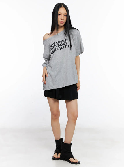 off-shoulder-relaxed-fit-graphic-tee-cl530