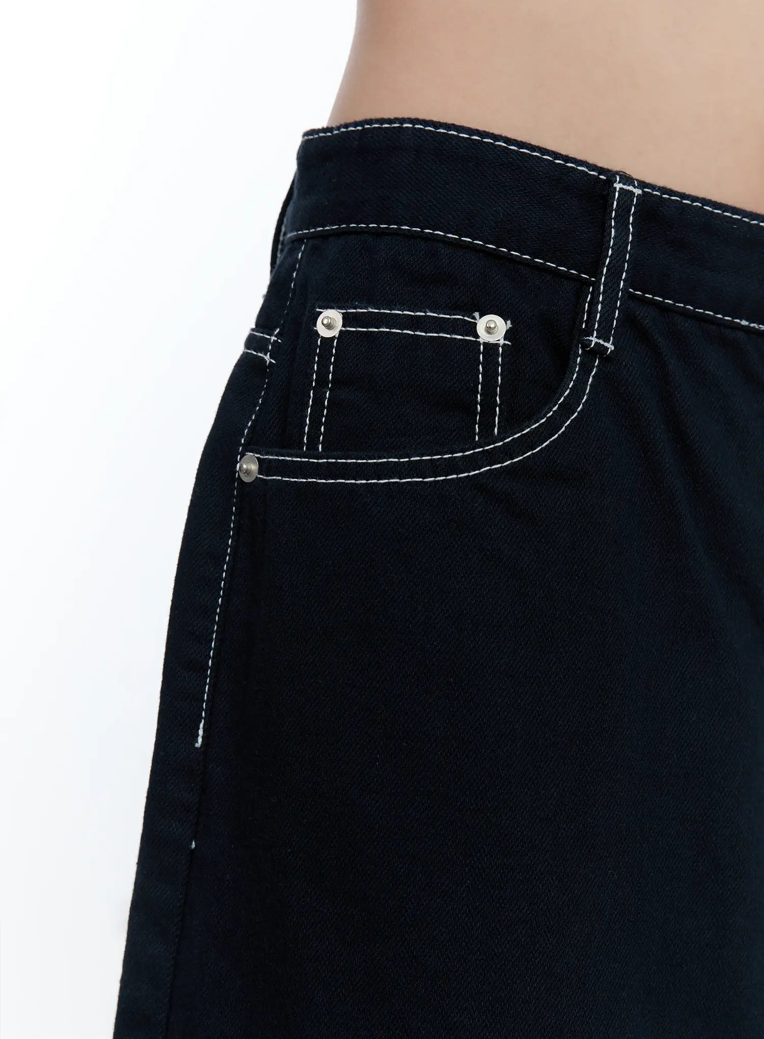 Classic Wide-Leg Bermuda Pants CG501