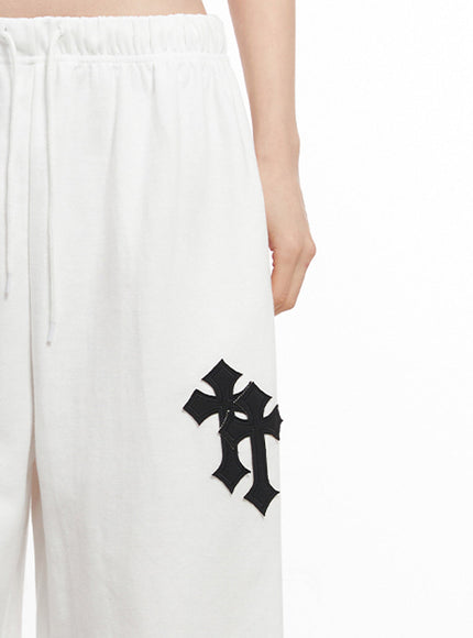 patched-chic-wide-fit-sweatpants-iy516