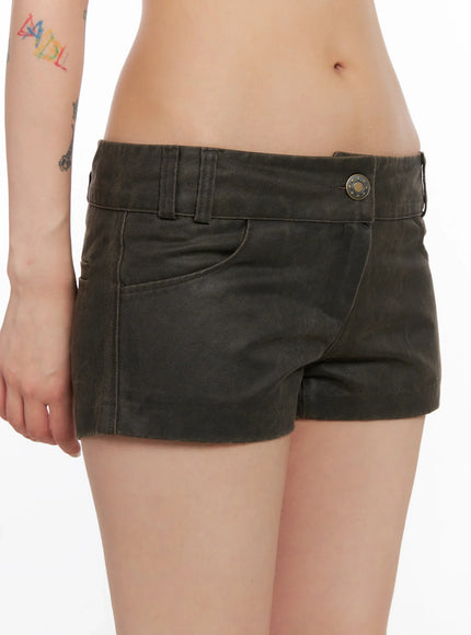 low-rise-faux-leather-shorts-is508
