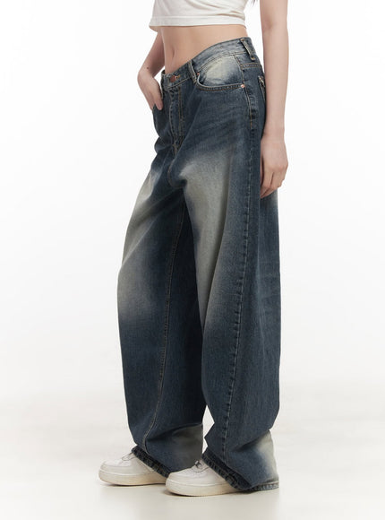 julie-washed-baggy-jeans-with-embroidered-detail-cf514