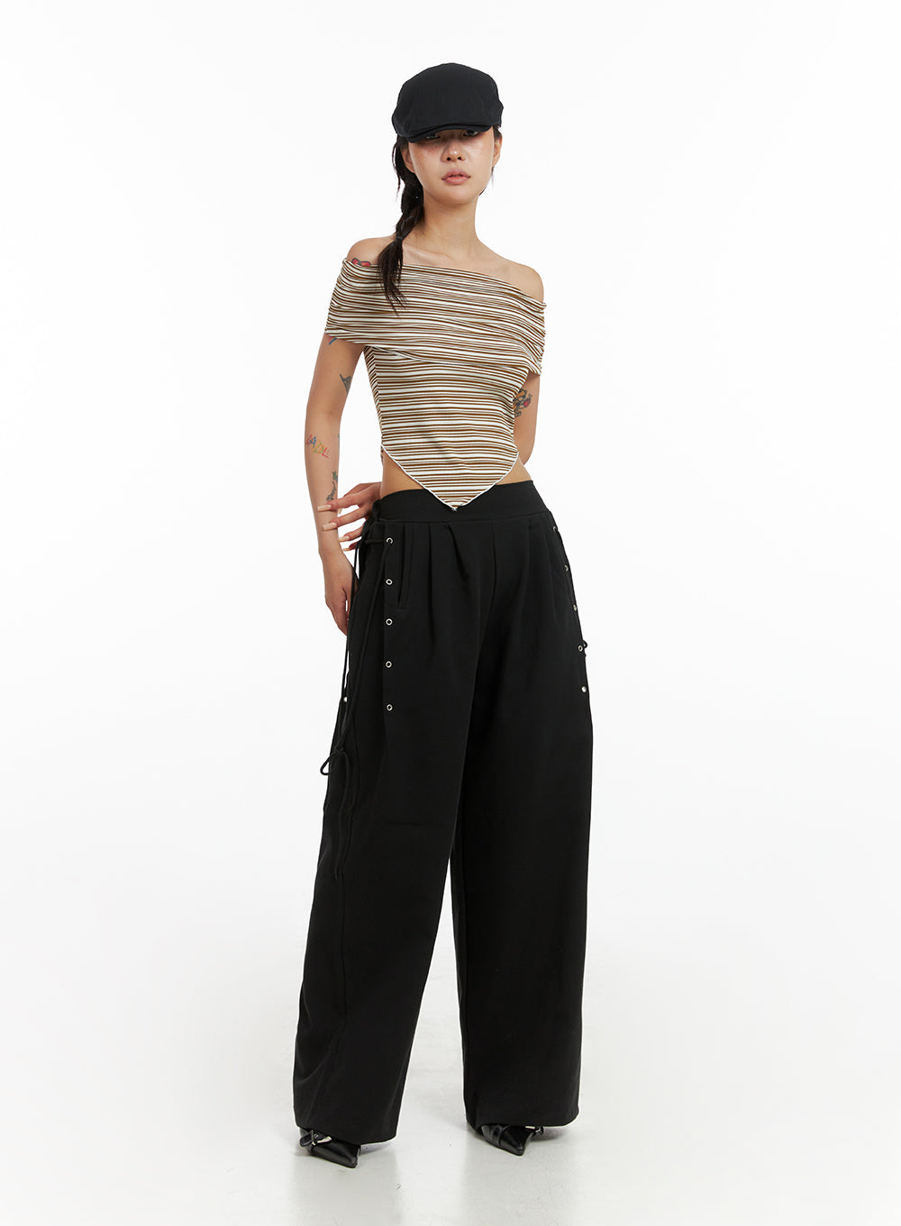 side-eyelet-detail-pants-cl415