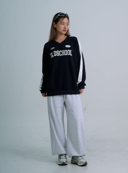 Lettering V-Neck Sweatshirt Unisex CO21