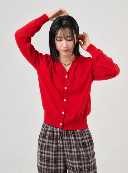 buttoned-v-neck-cardigan-of406