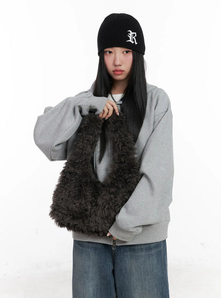 chic-faux-fur-handbag-cd501