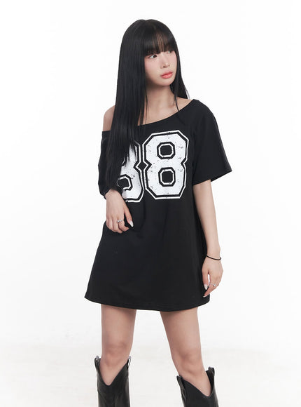 88-graphic-off-shoulder-oversize-t-shirt-cy527