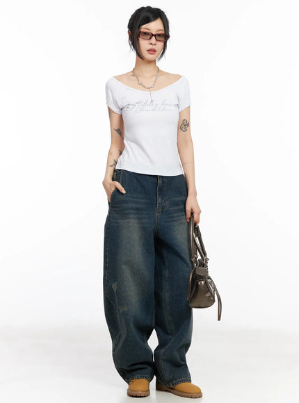 Deep U-Neck Graphic Tee CM516