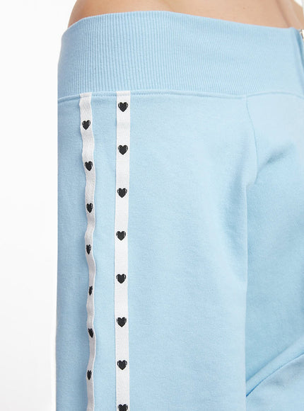 heart-off-shoulder-zip-up-jacket-ia524