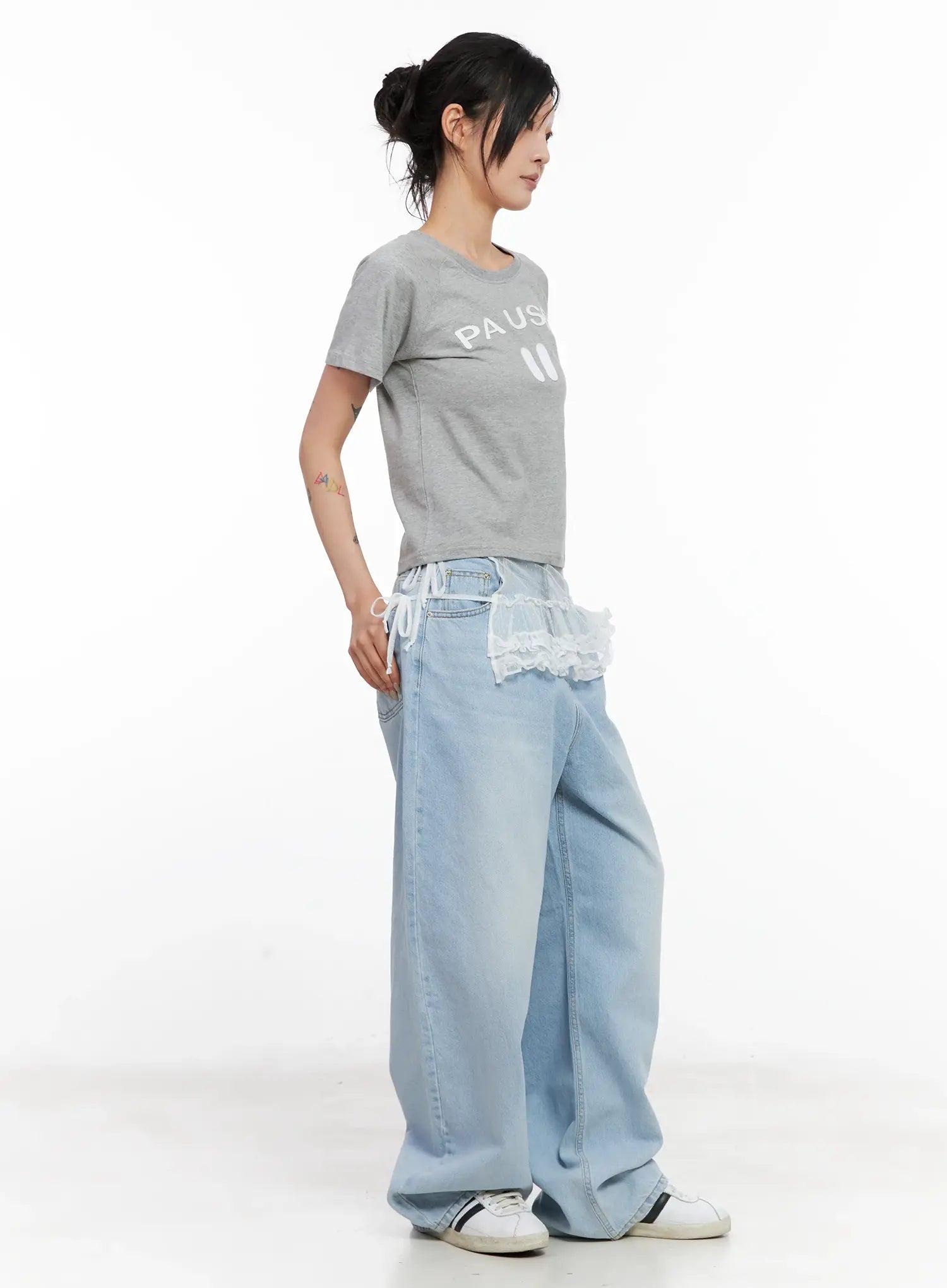 Jiyoon Light Wash Relaxed Jeans CL528