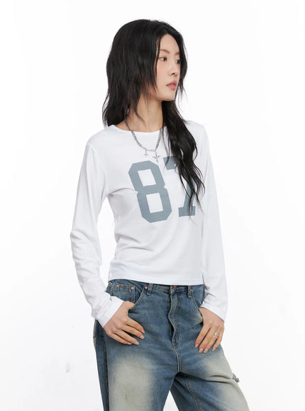 graphic-numbered-print-long-sleeve-top-co508