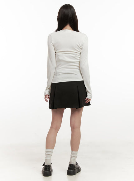 classic-round-neck-long-sleeve-top-on429