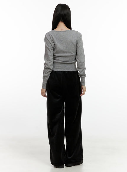 solid-u-neck-cropped-sweater-on408