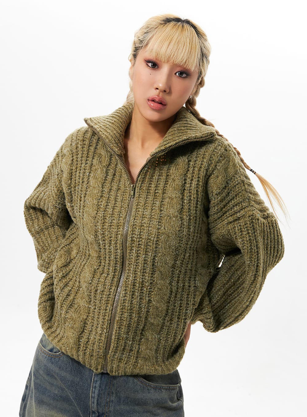 Chunky Cable-Knit Zip-Up IO324