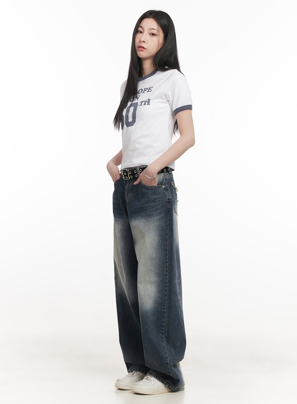 julie-washed-baggy-jeans-with-embroidered-detail-cf514