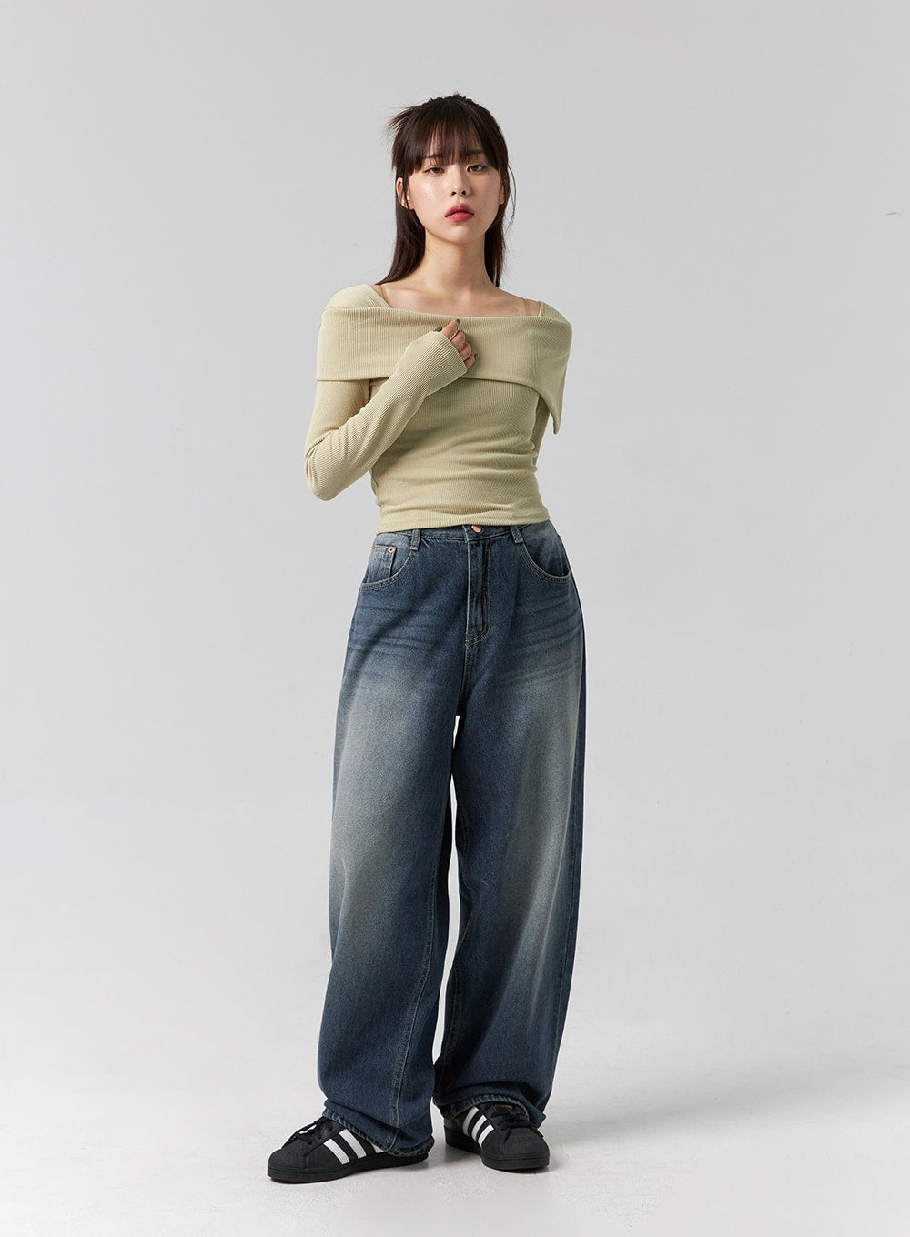 wide-leg-washed-jeans-cg331