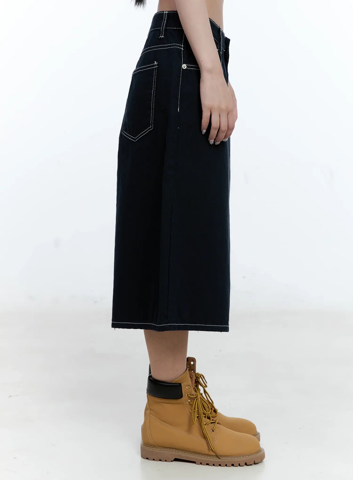 Classic Wide-Leg Bermuda Pants CG501