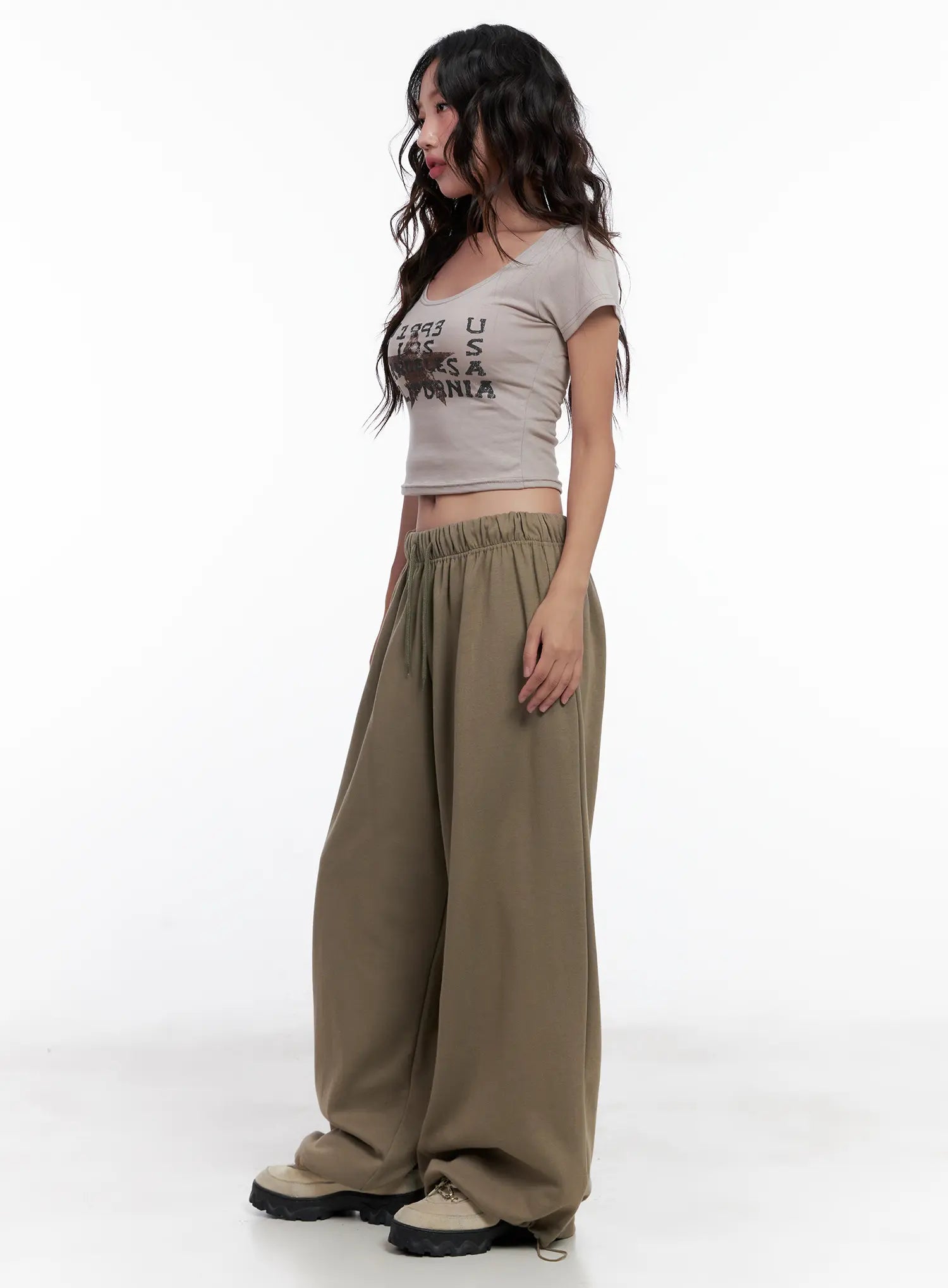 graphic-u-neck-cropped-tee-cl518