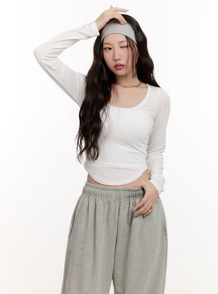essential-cropped-long-sleeve-top-cm507