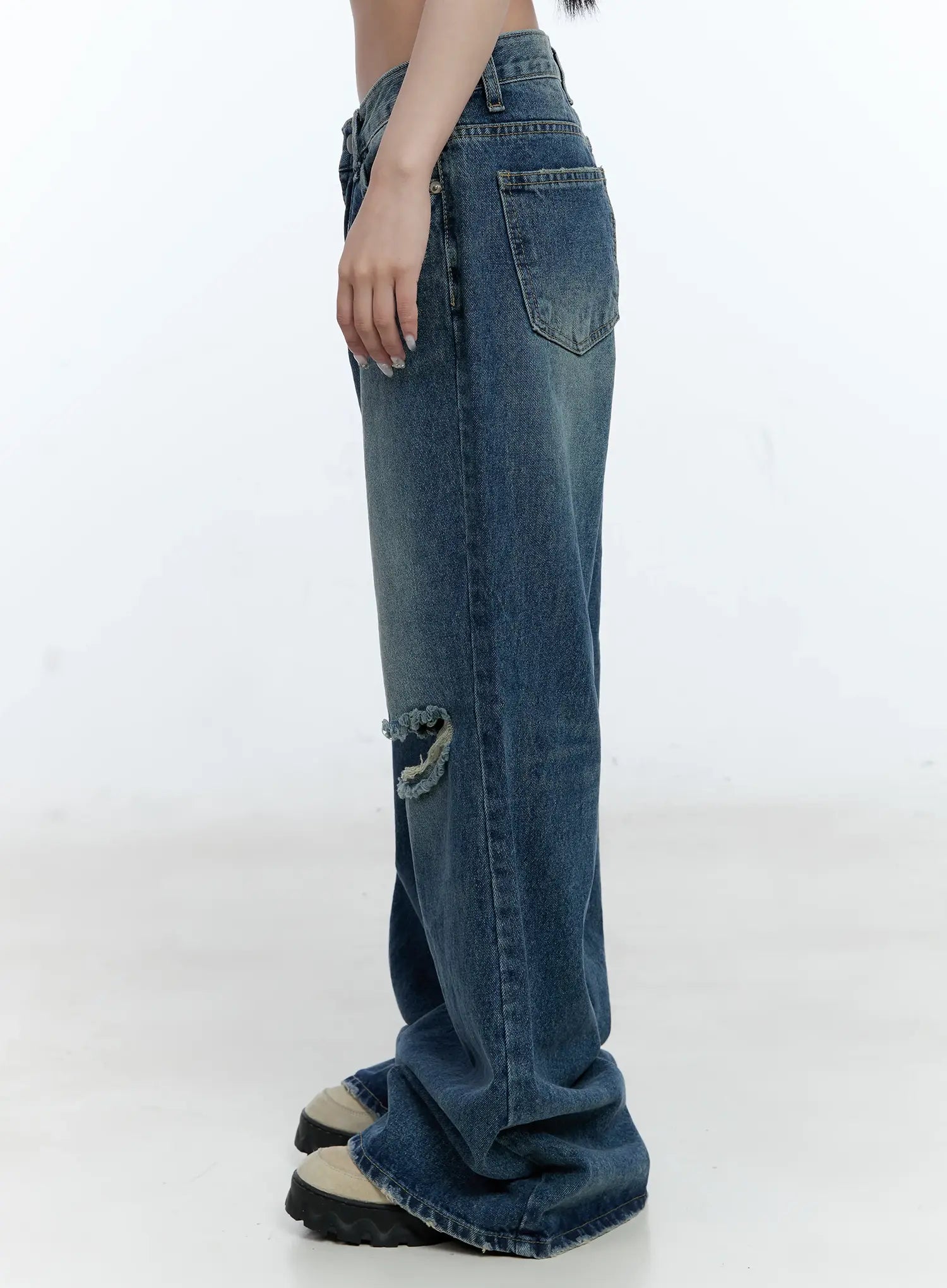 gabi-distressed-semi-flared-denim-jeans-cg501