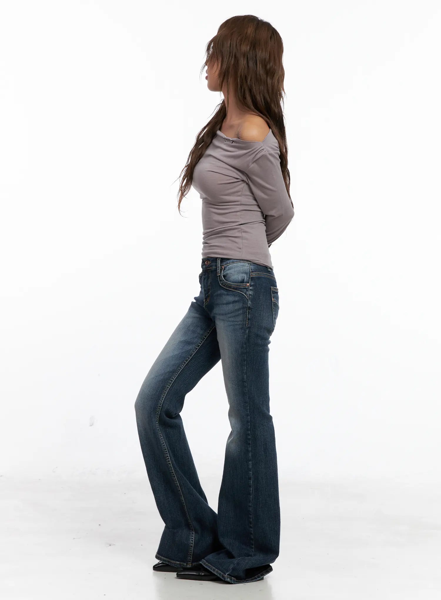 saanvi-vintage-wash-flare-jeans-cs522