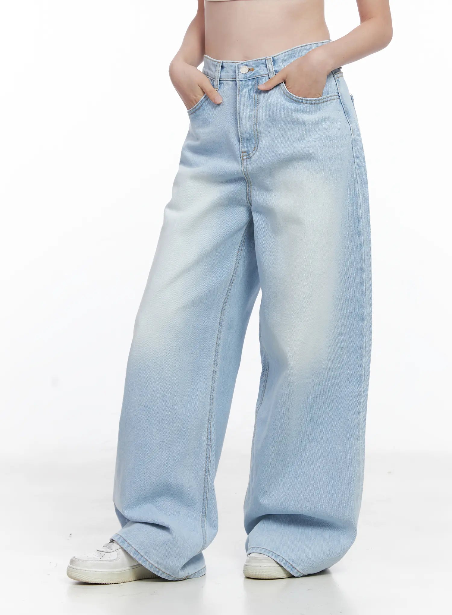 dana-wide-leg-light-wash-jeans-cg521