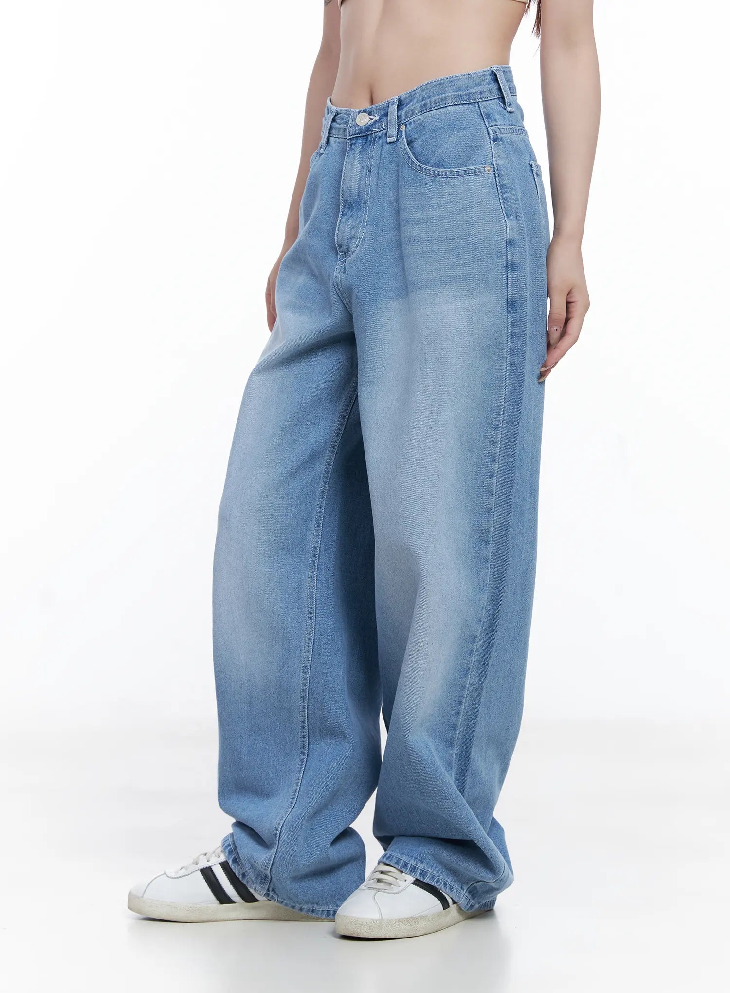keily-wide-leg-light-wash-jeans-cg529