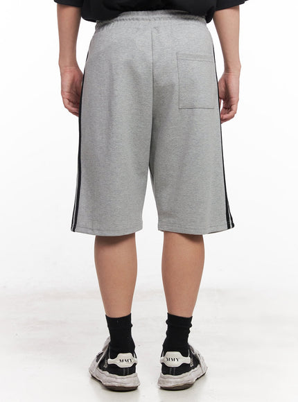 mens-striped-wide-fit-sweatshorts-iy520