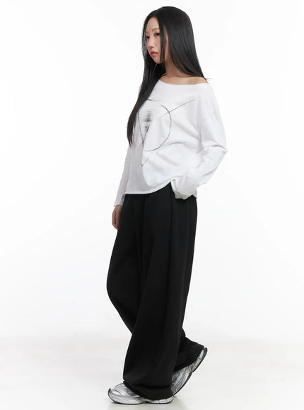 casual-relaxed-neck-graphic-long-sleeve-tee-cd530