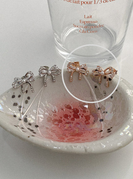 amour-ribbon-cubic-earrings-ia517 / Gold