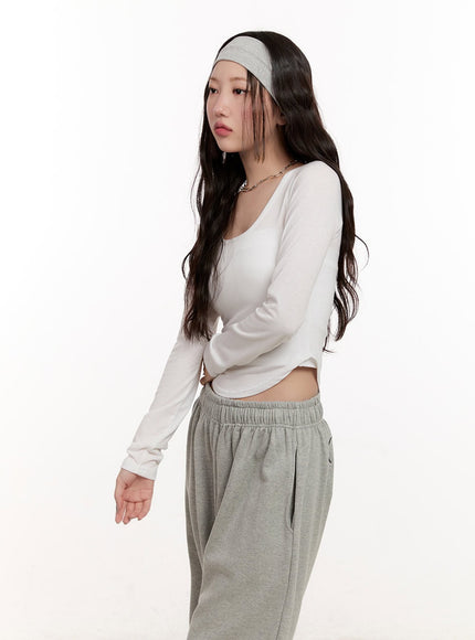 essential-cropped-long-sleeve-top-cm507