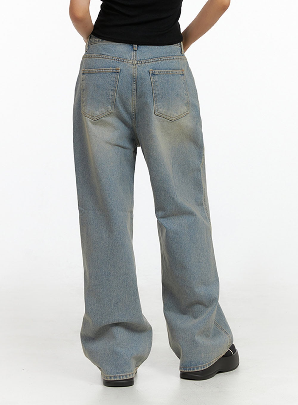 light-washed-baggy-jeans-il409