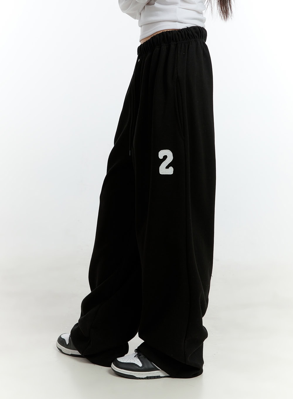cozy-embroidered-wide-leg-sweatpants-cf506
