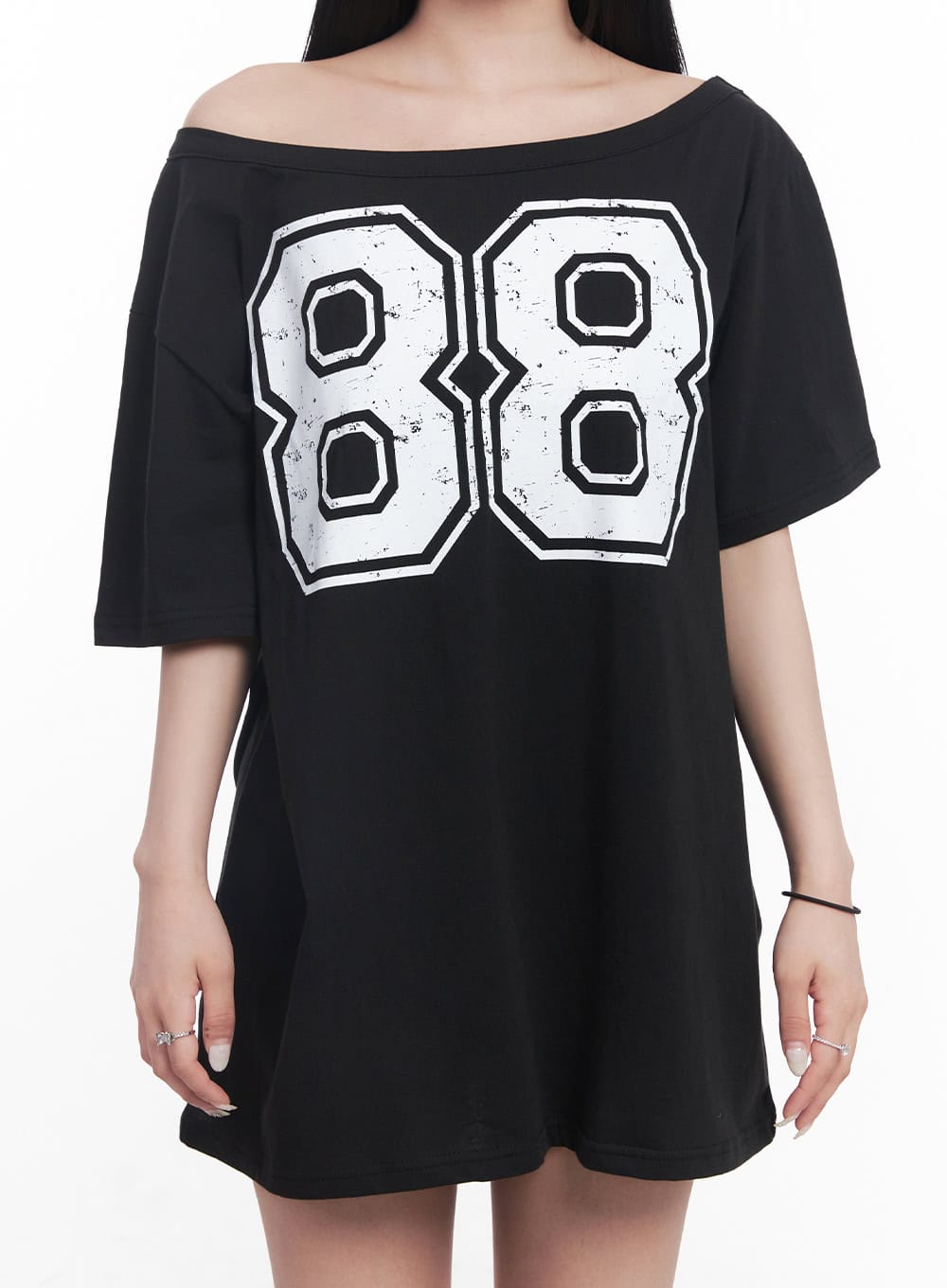 88-graphic-off-shoulder-oversize-t-shirt-cy527