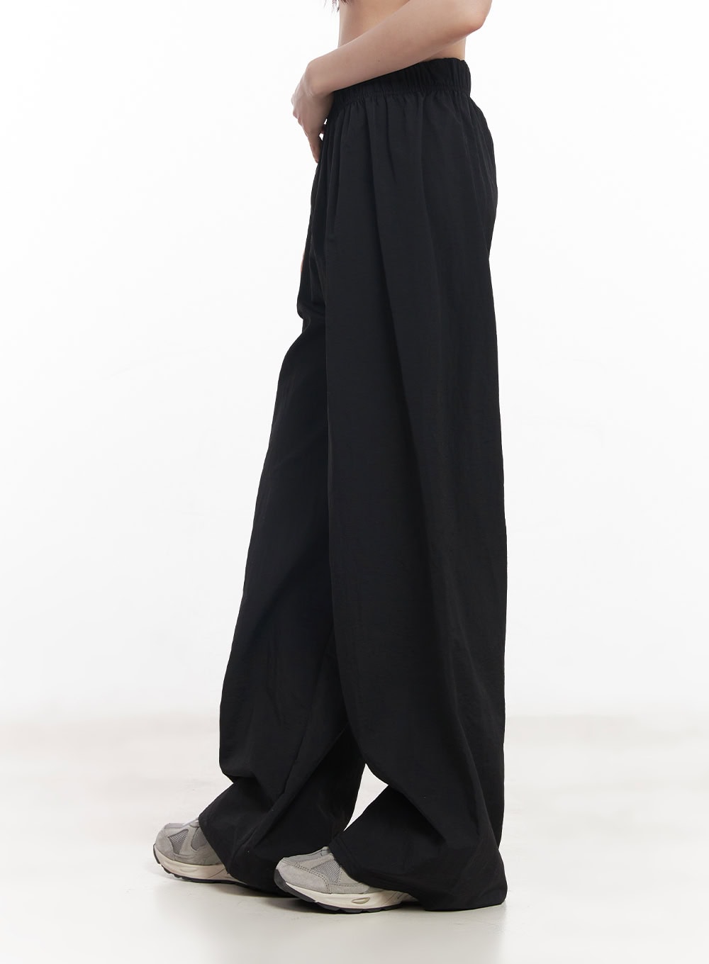 nylon-pintuck-wide-leg-pants-cy521