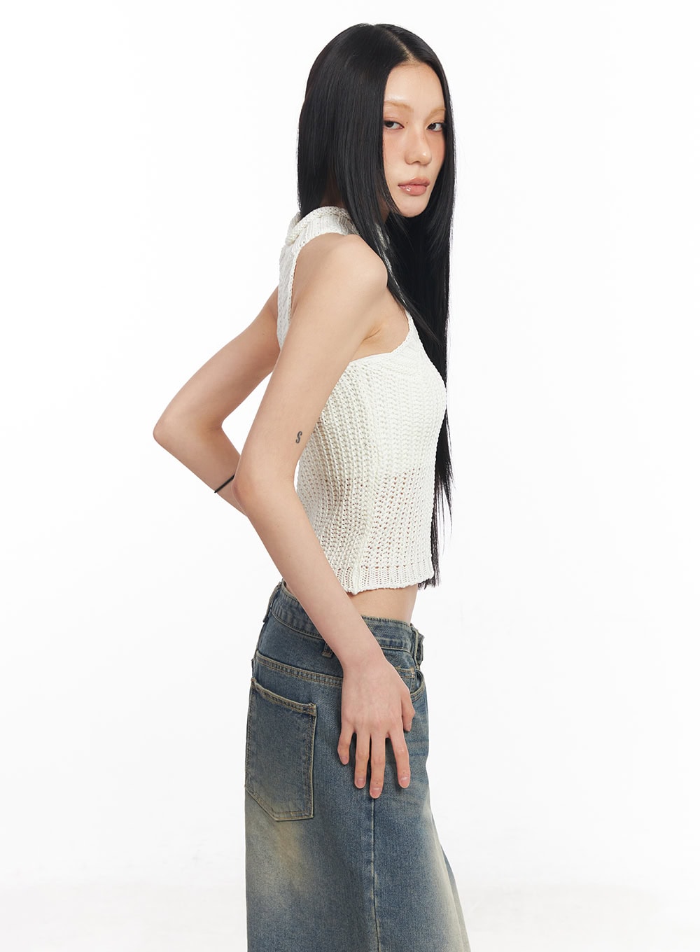 halter-neck-sleeveless-crop-top-cy528
