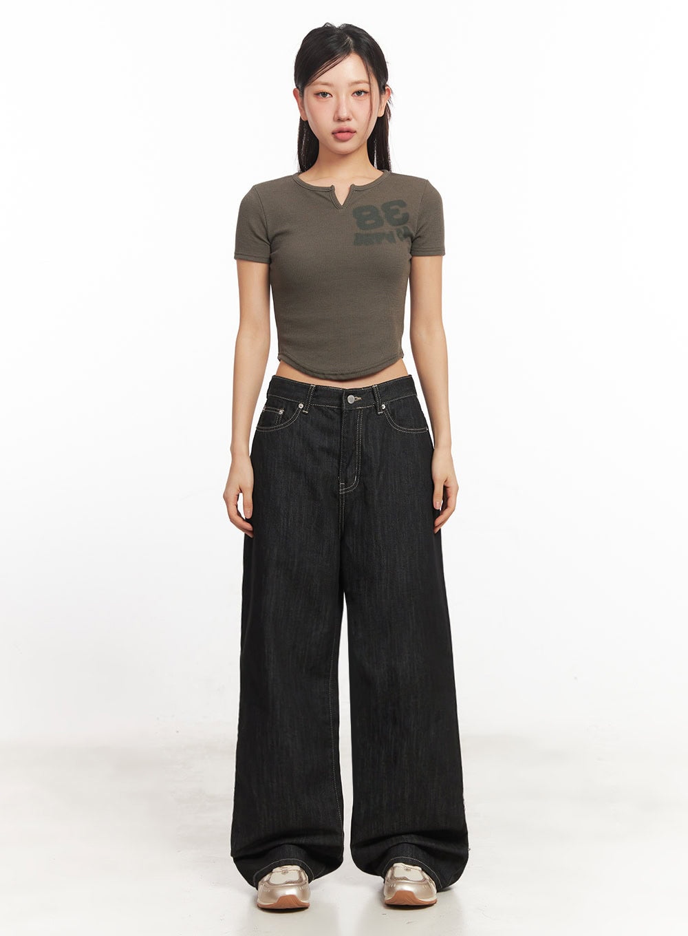 tomboy-graphic-crop-top-ia524