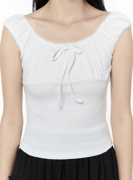 lace-trim-sleeveless-top-iu505