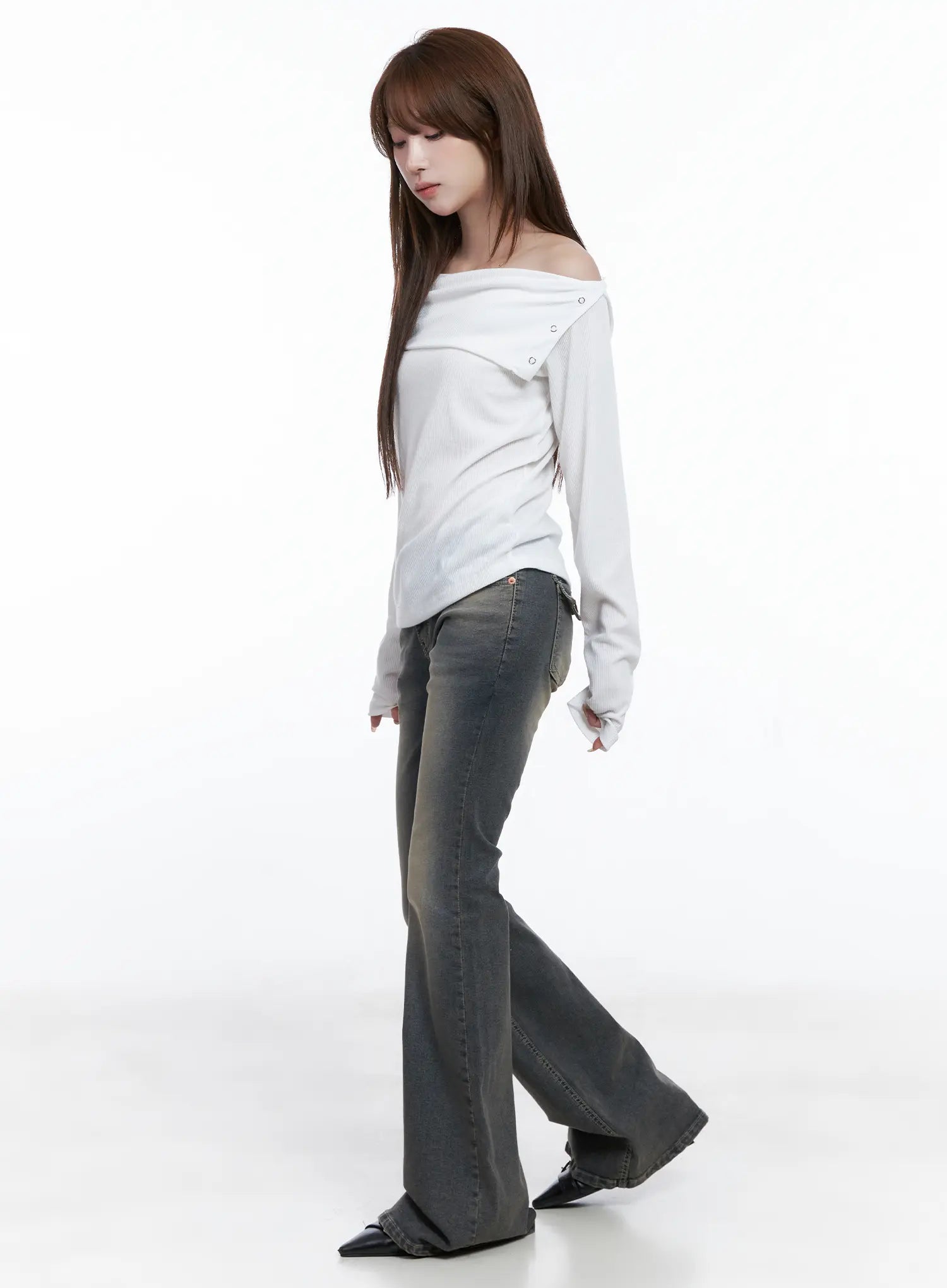 sumin-low-rise-flare-hip-pad-jeans-cg529