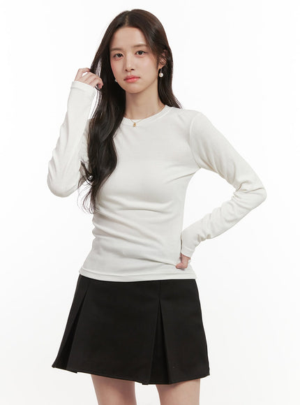 classic-round-neck-long-sleeve-top-on429