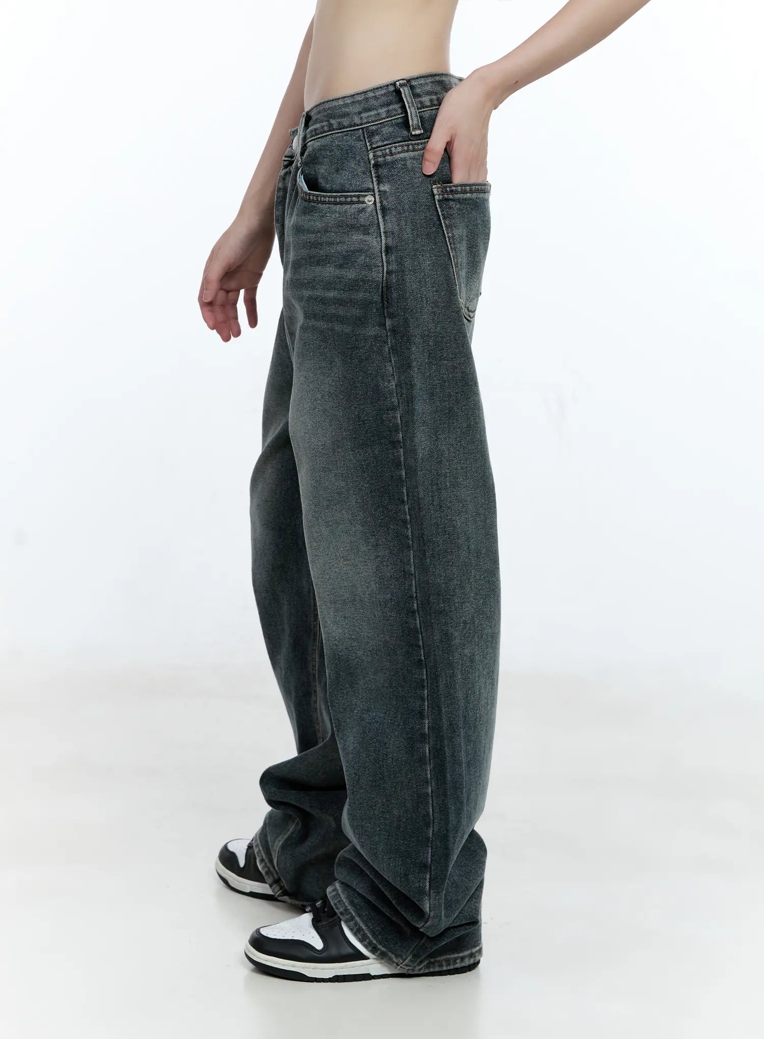 soomin-vintage-wash-wide-leg-jeans