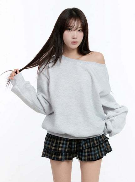 casual-off-shoulder-sweatshirt-cn524