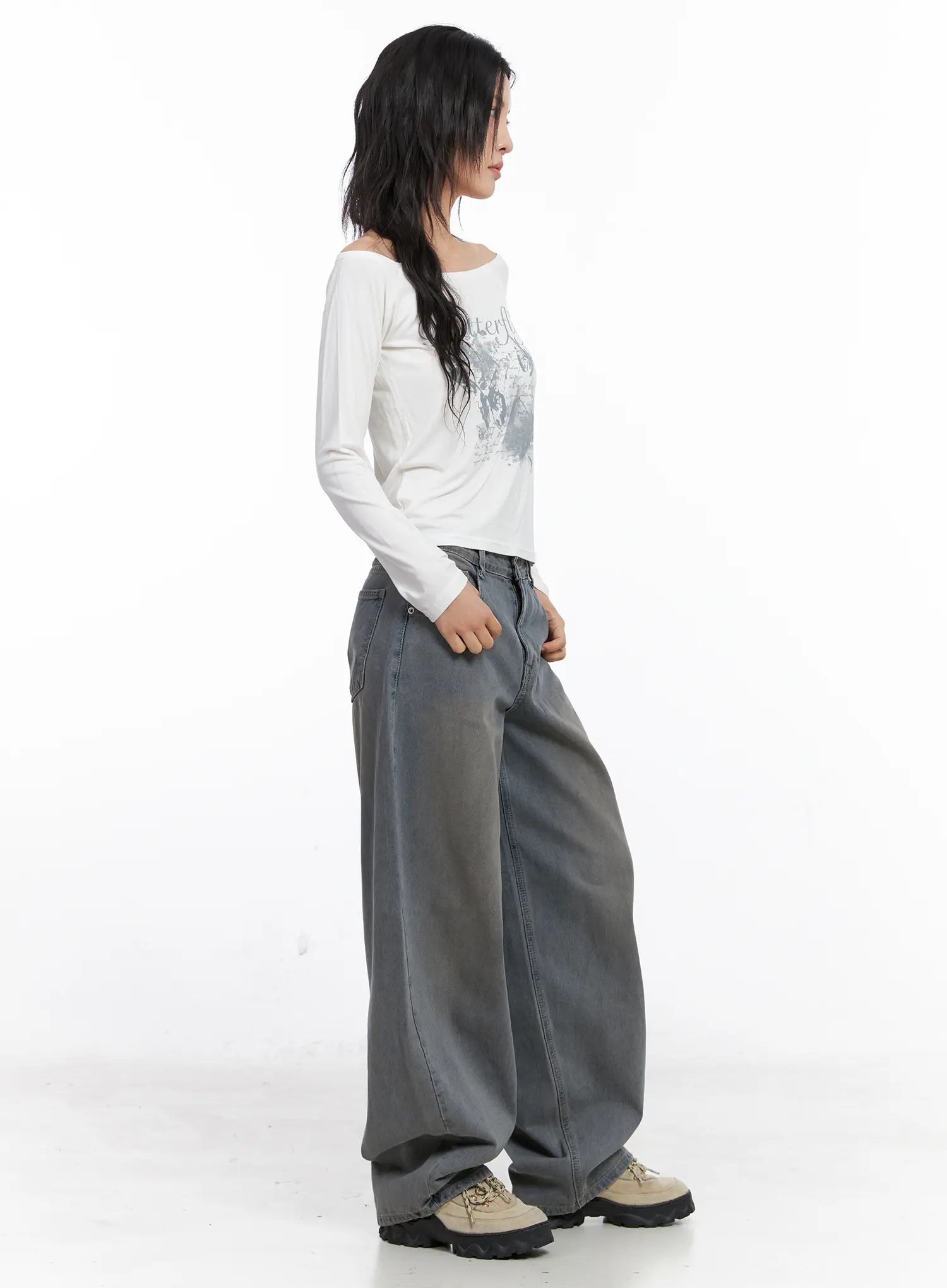 graphic-off-shoulder-long-sleeve-tee-cc1809