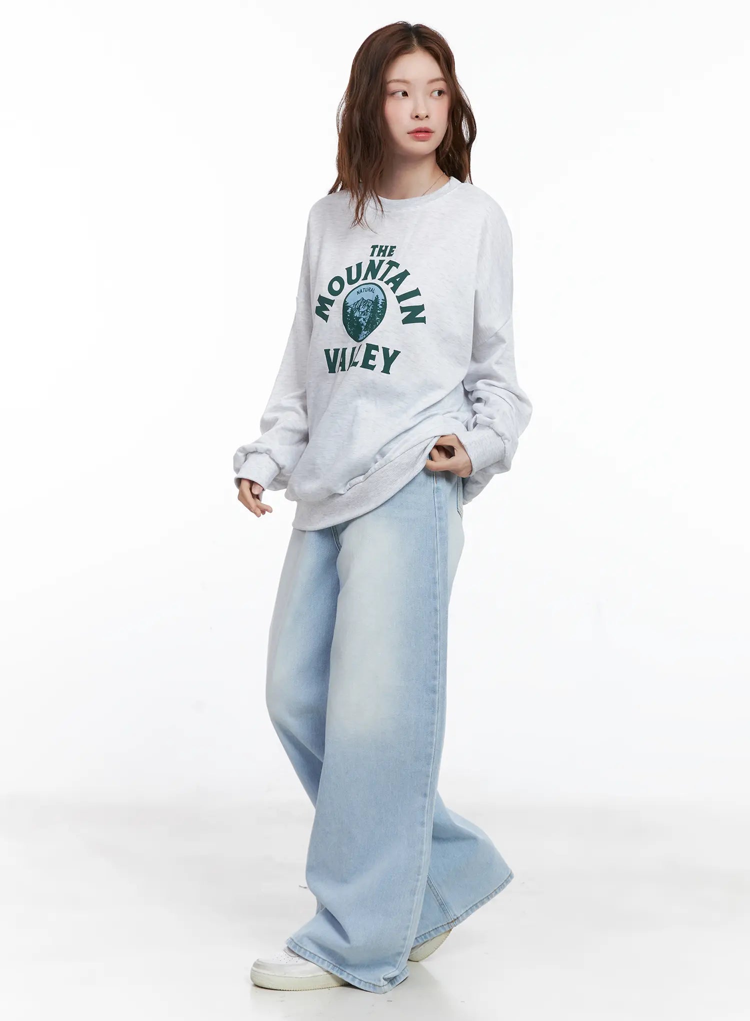 dana-wide-leg-light-wash-jeans-cg521