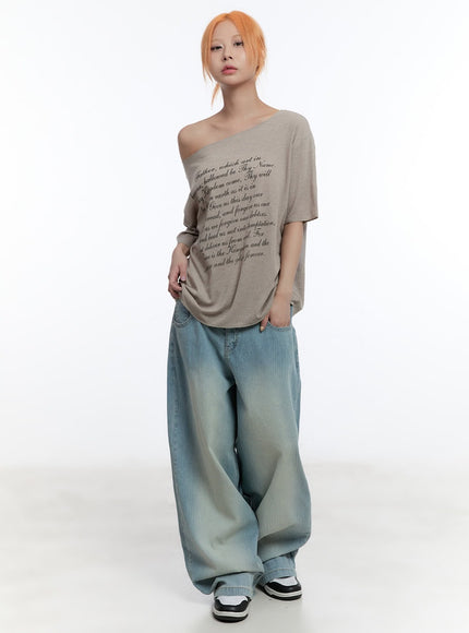 loose-fit-graphic-off-shoulder-tee-cu502