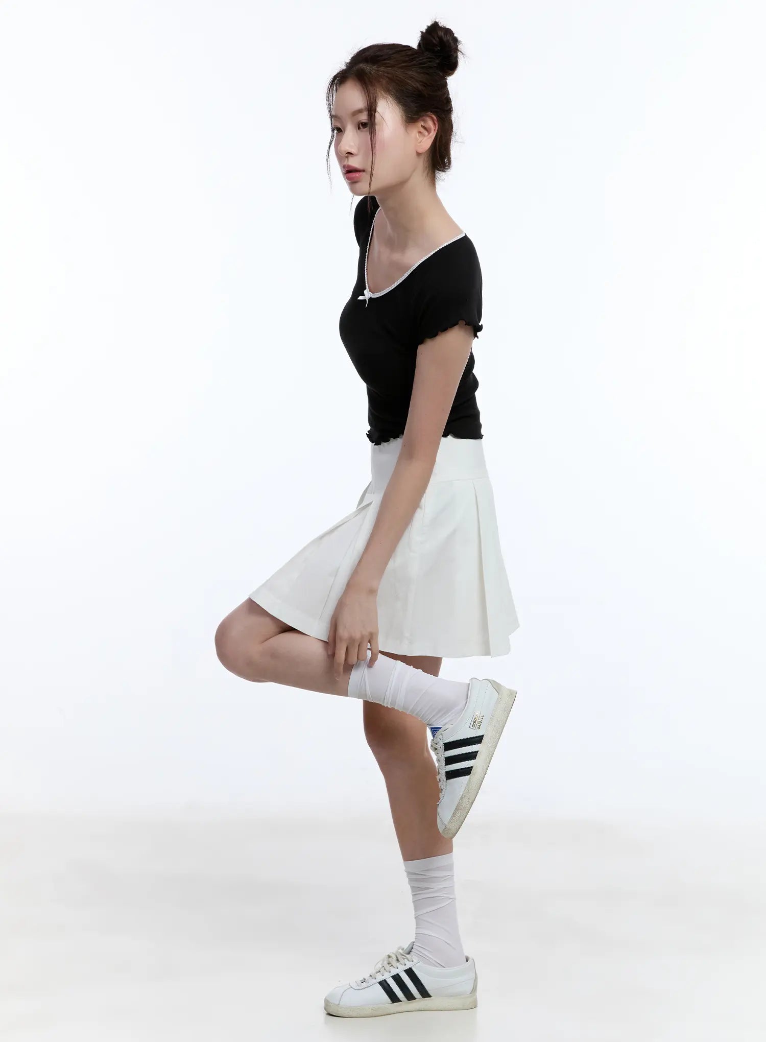 ribbon-lace-v-neck-crop-tee-cu513