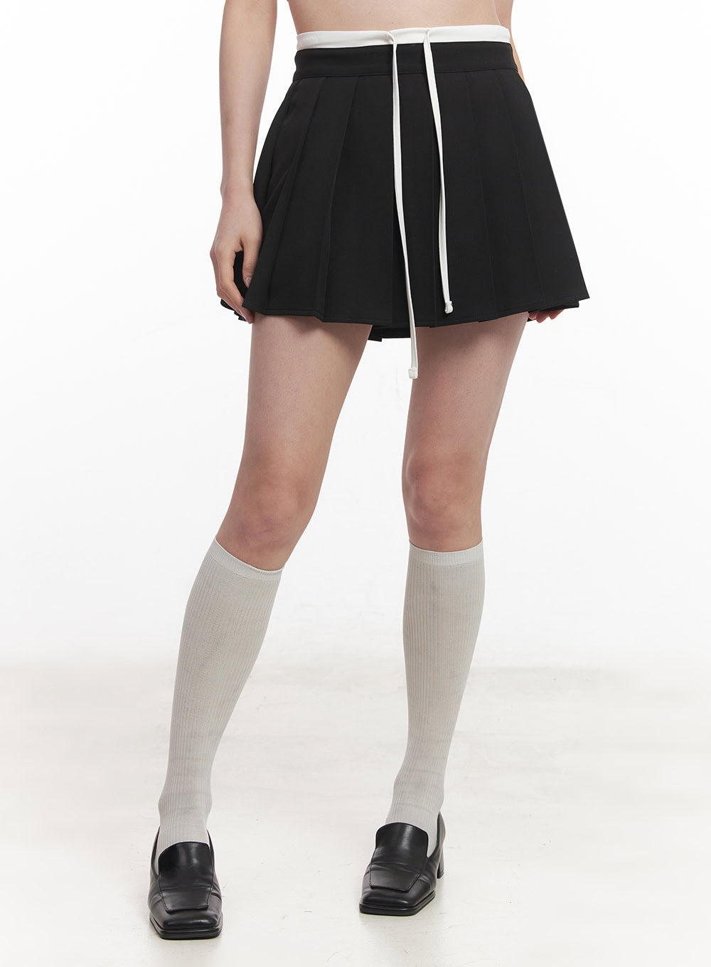 string-pleated-mini-skirt-iy513